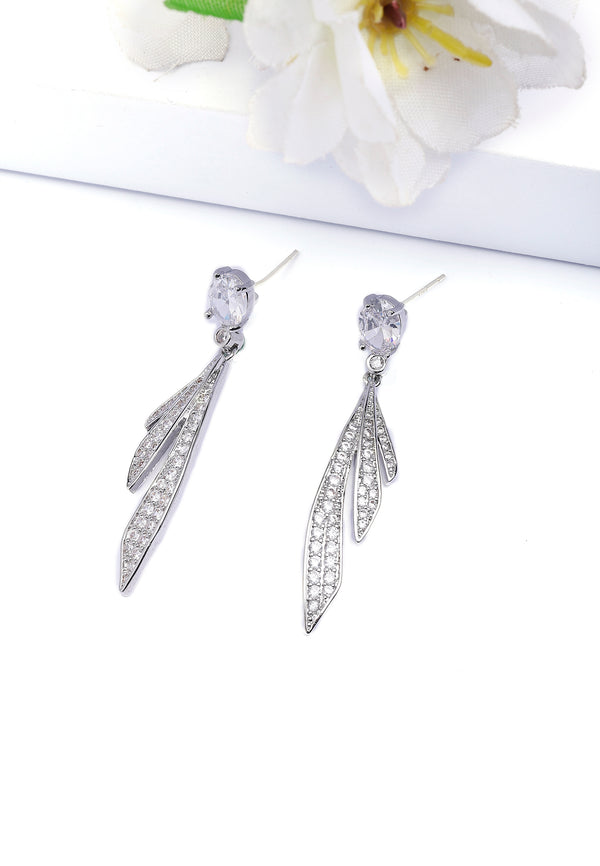 Boucles d'oreilles pendantes en forme de plume de couleur argentée