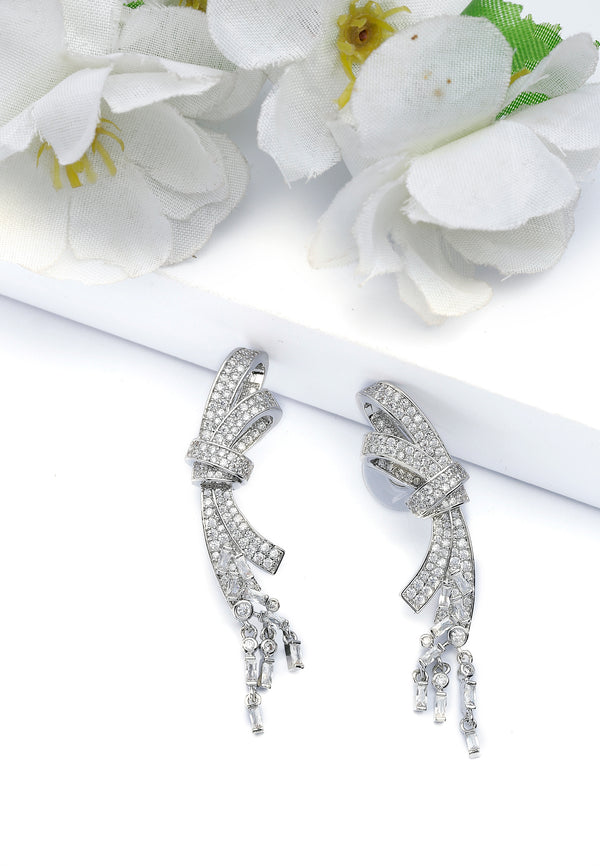 Boucles d'oreilles en forme de goutte dramatique